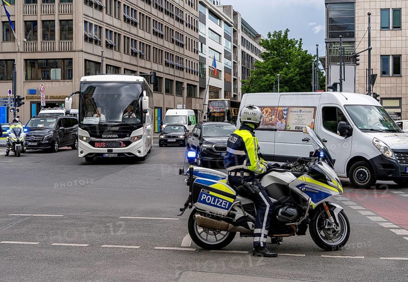 State visit to the Hotel Adlon, police cordon at the intersection of Unter den Linden and Wilhelmstrasse, Berlin, Germany, Europe