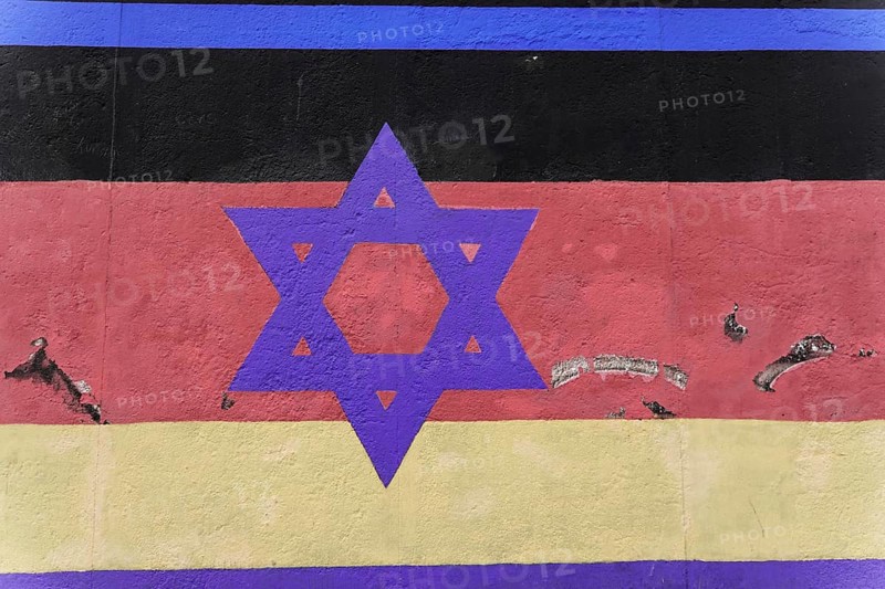 Mural German flag with Jewish star, artist Guenter shepherd, East Side Gallery, graffiti on the Berlin Wall in the East Side Gallery, Berlin, Germany, Europe, flag art with the colours of the German flag and a blue Star of David in the middle, symbolic of cultural symbiosis, Warschauer Strasse, Europe