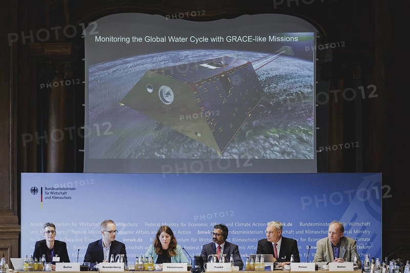 (L-R) Susanne Buiter, Scientific Director of the GFZ German Research Centre for Geosciences, Jens Brandenburg, Parliamentary State Secretary at the Federal Ministry of Education and Research, Anna Christmann, Federal Government Coordinator for German Aerospace Policy, Chirag Parikh, Executive Secretary of the US National Space Council, Walther Pelzer, Director General of the German Space Agency at DLR and Guido Mueller, Director of Precision Interferometry and Fundamental Interactions at the Albert Einstein Institute of the Max Planck Institute for Gravitational Physics, recorded at the kick-off event for the German-American climate mission 'GRACE-C, The Earth Weighed from Space' in Berlin, 03.06.2024
