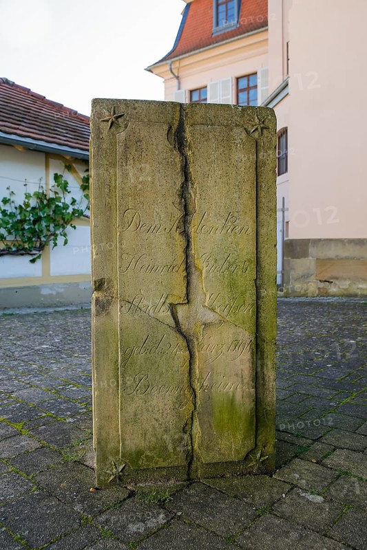 Gravestone, memorial stone, commemorates the murder of Johann Heinrich Rieber, Boennigheim town sheriff, a spectacular criminal case in Wuerttemberg history. Inscription, stone plaque damaged, crack, letters, memorial, Boennigheim, Ludwigsburg district, Baden-Wuerttemberg, Germany, Europe