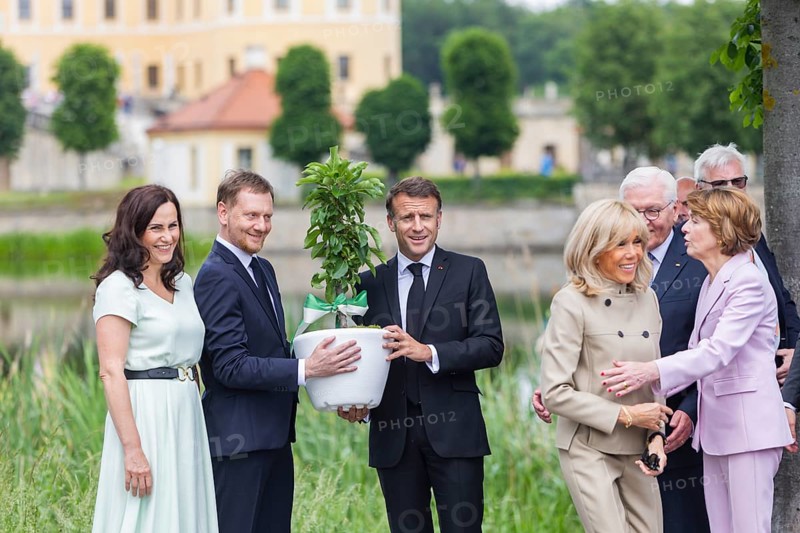 French President Emmanuel Macron visits the Federal Republic of Germany with his woman Brigitte, at the invitation of Federal President Frank-Walter Steinmeier, Prime Minister Michael Kretschmer and his woman Annett Hofmann, early Monday afternoon at Moritzburg Castle near Dresden. Federal President Frank-Walter Steinmeier and his woman Elke Buedenbender, Moritzburg, Saxony, Germany, Europe