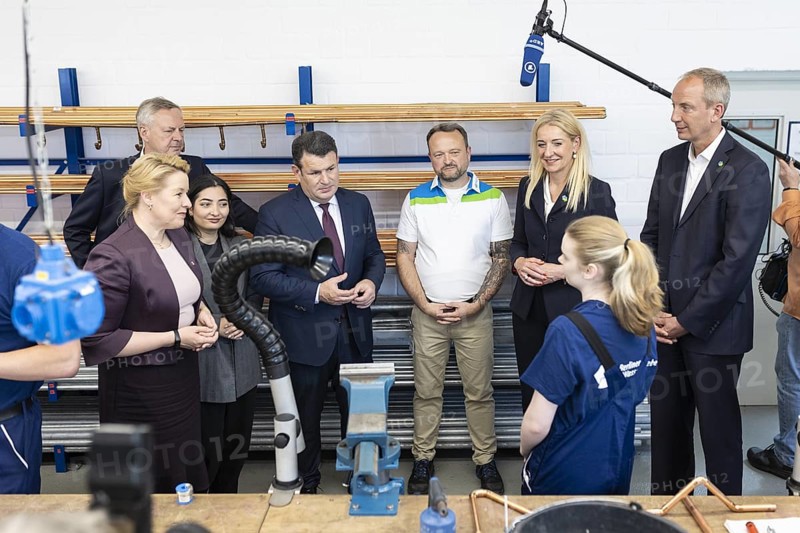 Reem Alabali-Radovan, Member of the German Bundestag (SPD), Hubertus Heil (SPD), Federal Minister of Labour and Social Affairs, Franziska Giffey (SPD), Senator for Economic Affairs of Berlin, Frank Bruckmann (CFO of Berliner Wasserbetriebe), Christoph Donner (CEO of Berliner Wasserbetriebe), Kerstin Oster (Chief Human Resources Officer of Berliner Wasserbetriebe), talking to a trainee, recorded during a visit to the Berliner Wasserbetriebe training centre in Berlin, 29 May 2024