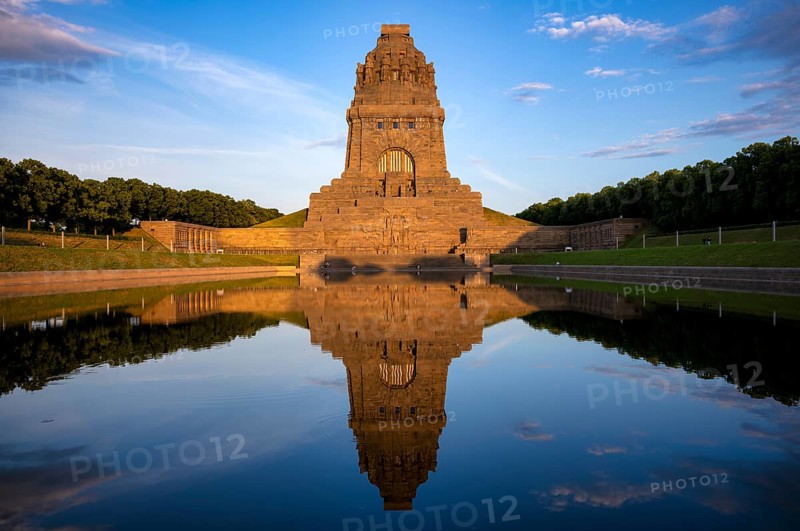 Monument to the Battle of the Nations, reflection in the lake, evening mood, Leipzig, Saxony, Germany, Europe
