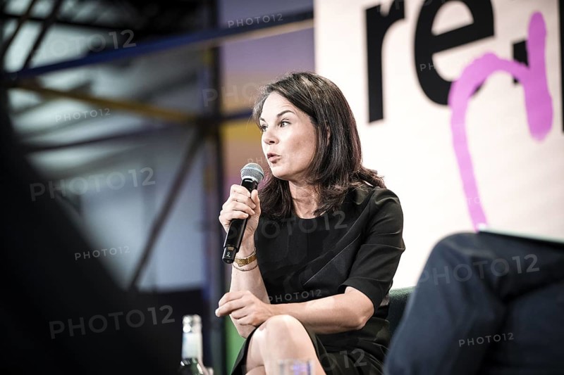 Berlin, 27.05.2024. Foreign Minister Annalena Baerbock (Buendnis90/Die Gruenen) speaks on stage with Johnny Haeusler at the Republica digital trade fair