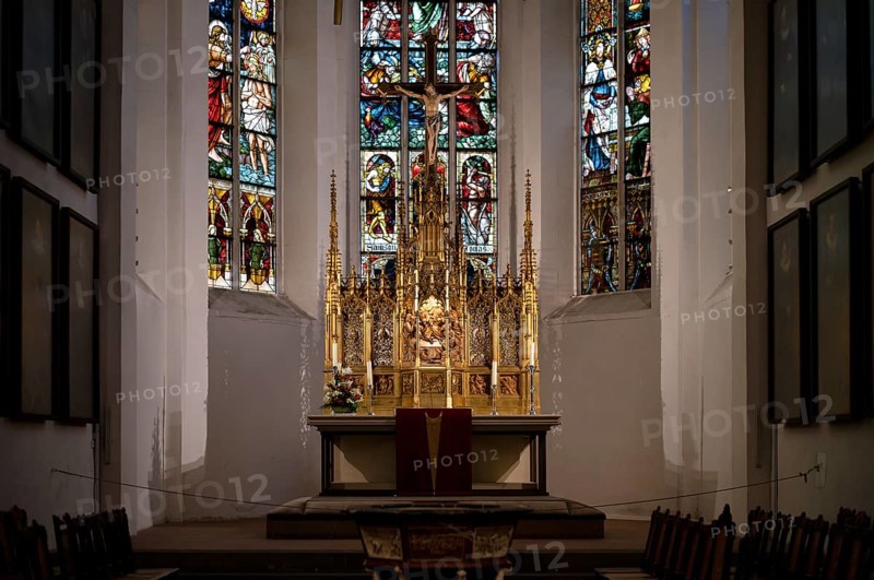 2016 repatriated neo-Gothic Jesus altar, painting by superintendents, St Thomas' Church, Leipzig, Saxony, Germany, Europe