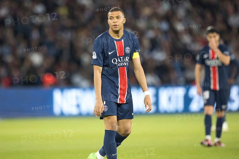 Football match, captain Kylian MBAPPE' Paris St. Germain looking a little exhausted, Parc des Princes football stadium, Paris, France, Europe