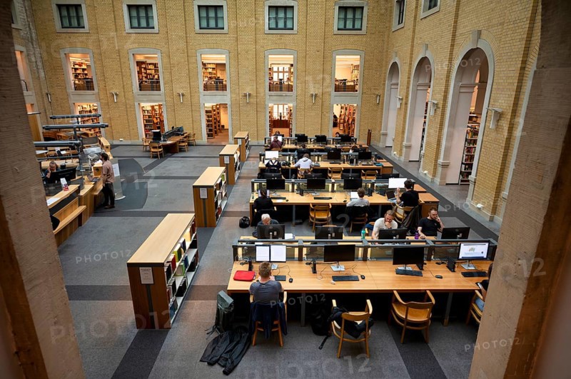 Interior view of reading room, students, students, Bibliotheca Albertina, University Library, University Alma Mater Lipsiensis, Leipzig, Saxony, Germany, Europe