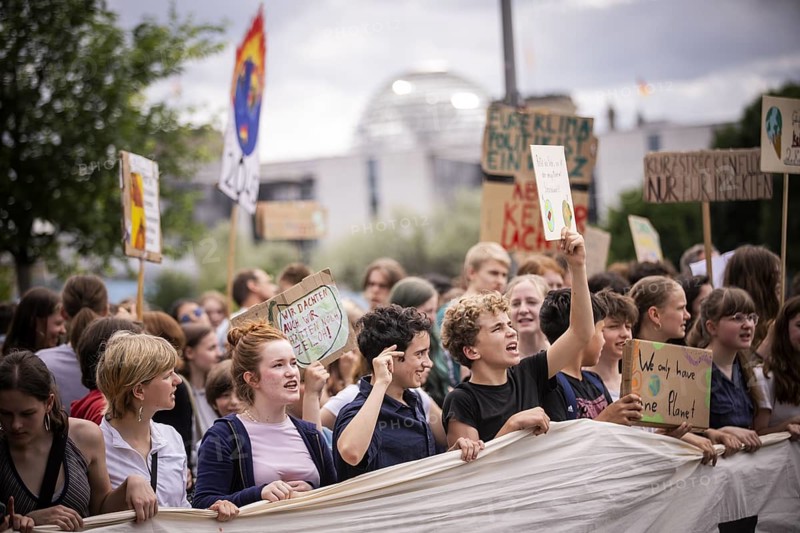 Berlin, 31.05.2024. Climate strike by Fridays For Future with over 13, 000 mostly young people in Berlin, a demonstration for the upcoming EU elections