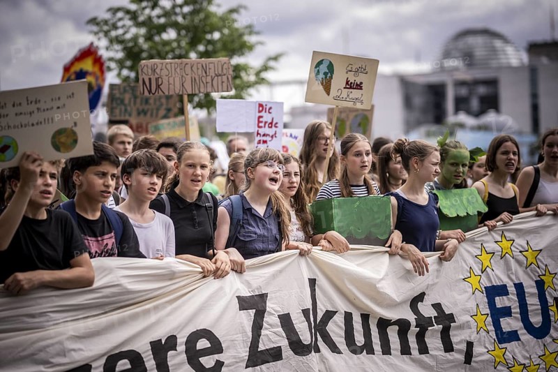 Berlin, 31.05.2024. Climate strike by Fridays For Future with over 13, 000 mostly young people in Berlin, a demonstration for the upcoming EU elections