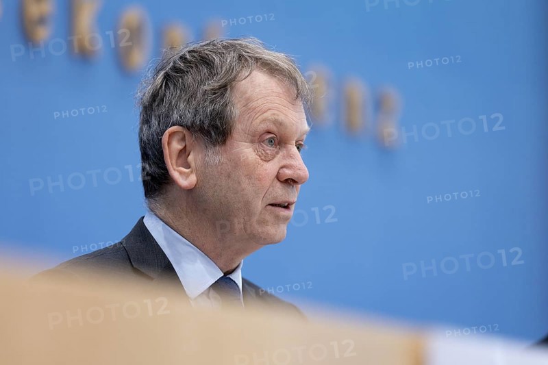 Prof. Dr Hans-Martin Henning, Chairman of the Expert Council for Climate Issues (ERK), recorded during the press conference on the special report on the review of the greenhouse gas projection data 2024 at the Federal Press Conference in Berlin, 3 June 2024