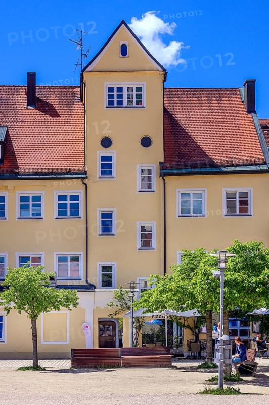 Yellow pointed gable facade on Sanlt-Mang-Platz, with space for text, Kempten, Allgaeu, Bavaria, Germany, Europe