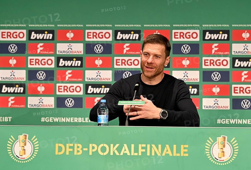PK press conference, coach Xabi Alonso Bayer 04 Leverkusen, gesture, gestures, logo, 81st DFB Cup Final 2024, Olympiastadion Berlin, Germany, Europe