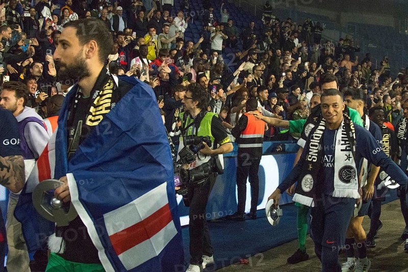 Football match, captain Kylian MBAPPE' Paris St. Germain proudly after the award ceremony with his personal championship trophy in miniature, lap of honour in the fan curve, Gianluigi DONNARUMMA Paris St. Germain in front, Parc des Princes football stadium, Paris, France, Europe