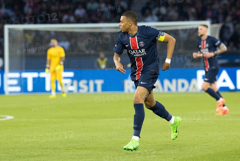 Football match, captain Kylian MBAPPE' Paris St. Germain running and looking to the right, Parc des Princes football stadium, Paris, France, Europe