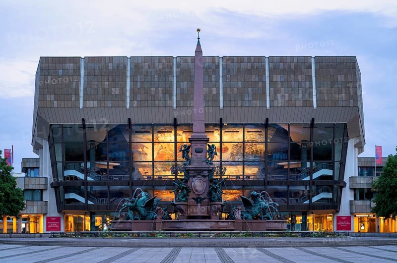 Gewandhaus, Konzerthaus, Mendebrunnen, Augustusplatz, evening mood, blue hour, Leipzig, Saxony, Germany, Europe