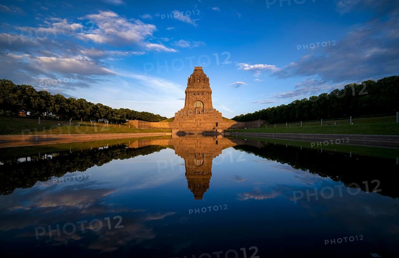 Monument to the Battle of the Nations, reflection in the lake, evening mood, Leipzig, Saxony, Germany, Europe