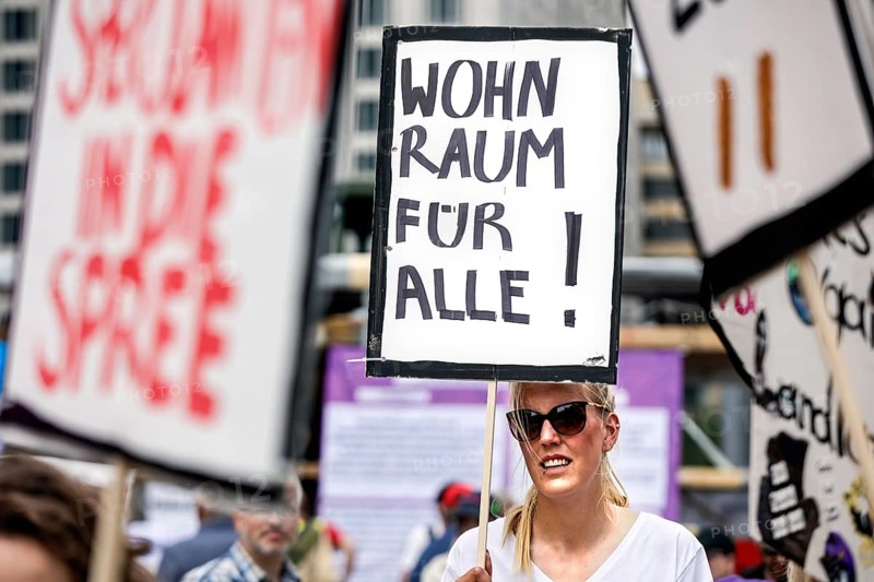 Woman holding a poster with the inscription Wohnraum fuer alle! Demo under the motto The rent is too high. Around 150 tenants' initiatives, housing associations and organisations have called for a demonstration, Berlin, 01.06.2024., Berlin, Berlin, Germany, Europe