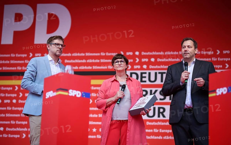 SPD rally for the European elections in Leipzig. Here the SPD chairmen Lars Klingbeil and Saskia Esken with MEP Matthias Ecke. Leipzig, 01.06.2024