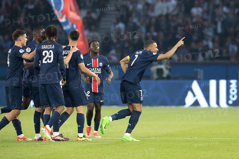 Football match, captain Kylian MBAPPE' Paris St. Germain right has just scored the 1:0 for Paris St. Germain, he cheers with his team mates and runs with raised right arm and index finger towards the coaches bench, Parc des Princes football stadium, Paris, France, Europe