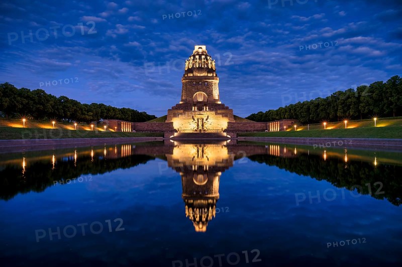 Monument to the Battle of the Nations, illuminated, evening mood, reflection in the lake, blue hour, Leipzig, Saxony, Germany, Europe