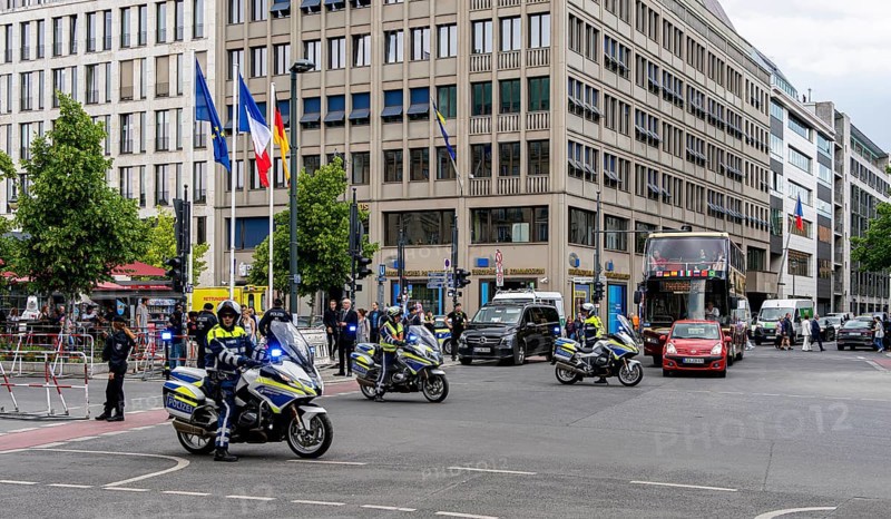 State visit to the Hotel Adlon, police cordon at the intersection of Unter den Linden and Wilhelmstrasse, Berlin, Germany, Europe
