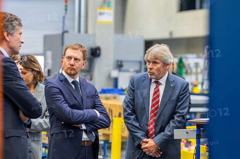 Minister President Michael Kretschmer visited TRUMPF Sachsen SE in Neukirch. After being welcomed by Dr Nicola Leibinger-Kammueller, CEO of TRUMPF SE + Co KG, and Dr Mathias Kammueller, CDO of TRUMPF SE + Co KG, the Minister-President talked to those present and took part in a tour of the company. The company is one of the international market and technology leaders in the field of machine tools and lasers for industrial production, Neukirch/Lausitz, Saxony, Germany, Europe