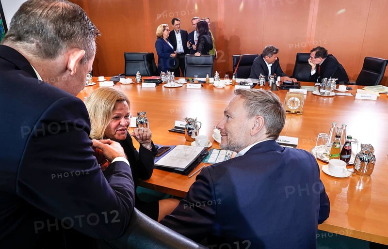 Federal Minister of the Interior Nancy Faeser, Federal Finance Minister Christian Lindner, right, and Federal Transport Minister Volker Wissing at the start of the cabinet meeting. On the other side of the Cabinet table are Federal Minister for Economic Affairs Robert Habeck and Head of the Chancellery Wolfgang Schmidt, Berlin, 29 May 2024, Berlin, Berlin, Germany, Europe