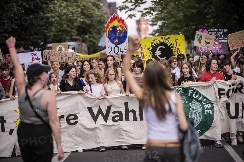 Berlin, 31.05.2024. Climate strike by Fridays For Future with over 13, 000 mostly young people in Berlin, a demonstration for the upcoming EU elections