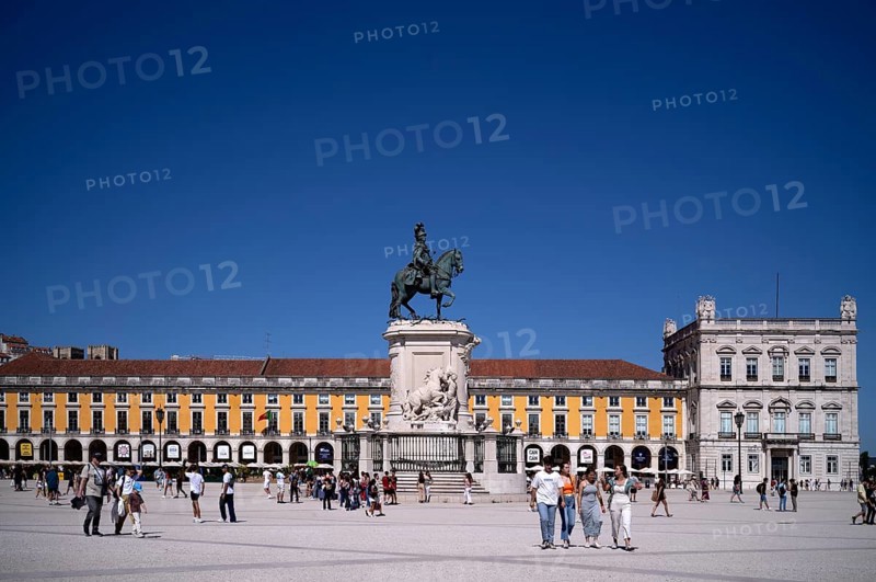 Tourists, equestrian statue of King Joseph I. Praça Square, Praca do Comercio, Baixa, Lisbon, Portugal, Europe