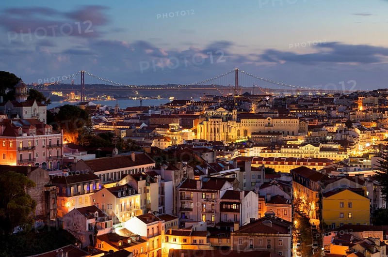 View from the viewpoint Miradouro da Graça, also Sophia de Mello Breyner Andresen, city view, old town, bridge 25 de Abril, river Tejo, Lisbon, evening mood, twilight, blue hour, Portugal, Europe