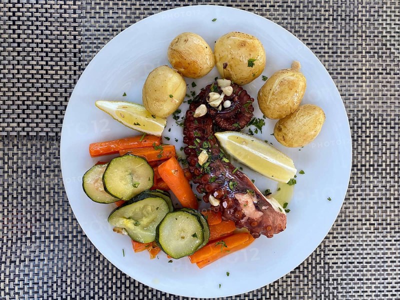 Squid, octopus, Portuguese Lagareiro style, olive oil, garlic, potatoes, vegetables, food, Algarve, Portugal, Europe
