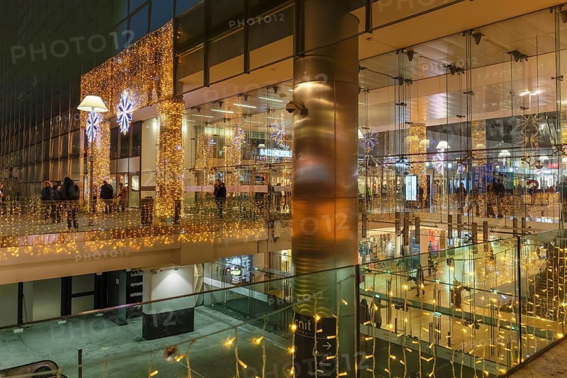 Shopping centre at Gare RER station, La Defense, Paris, Ile de France, France, Paris, Ile de France, France, Europe
