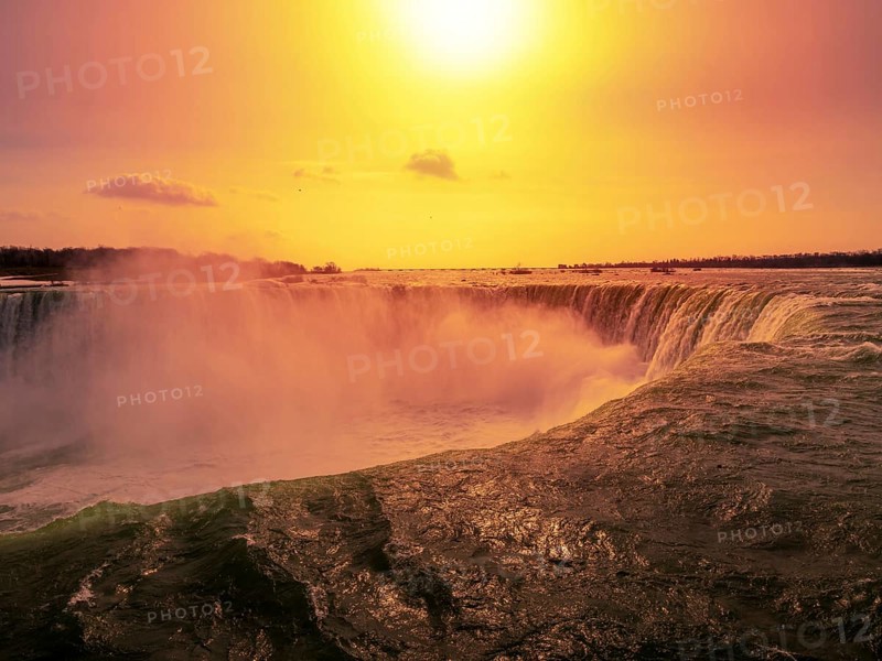 Landscape of Niagara Horseshoe falls in early Spring