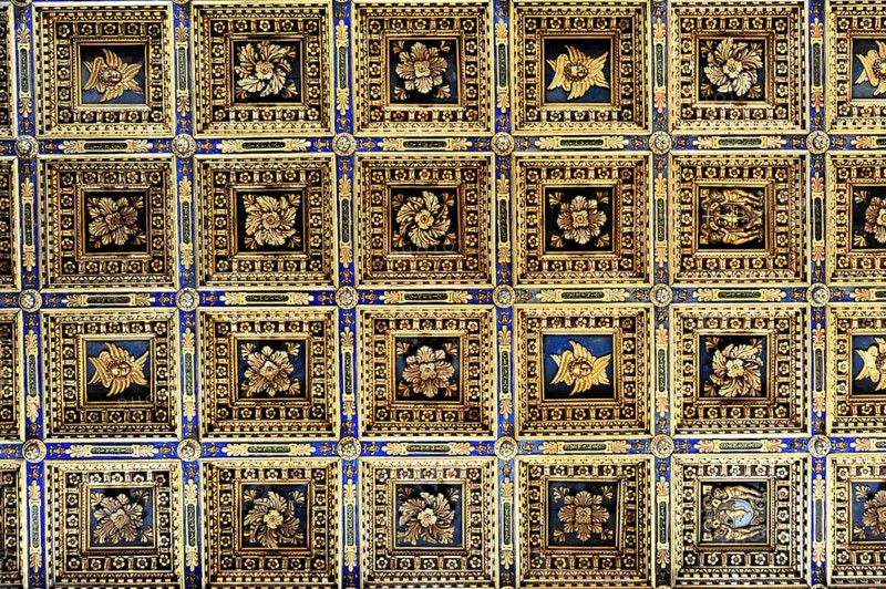 Casette ceiling in the nave, Cathedral of Santa Maria Assunta, Pisa, Tuscany, Italy, Europe, Detailed view of a richly decorated golden ceiling with floral patterns in Renaissance style, Europe