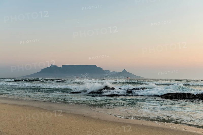 Cape Town in the afternoon (view from Bloubergstrand)