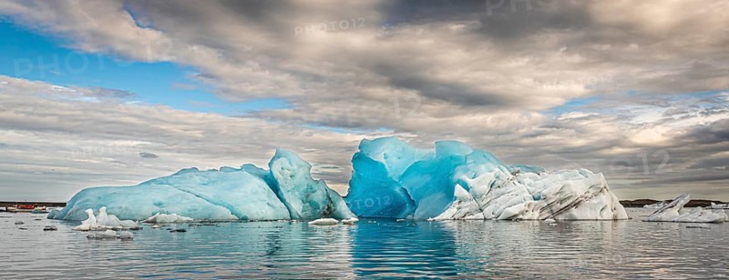 Spectacular sunset in the famous Jokulsarlon Glacier Lagoon Iceland