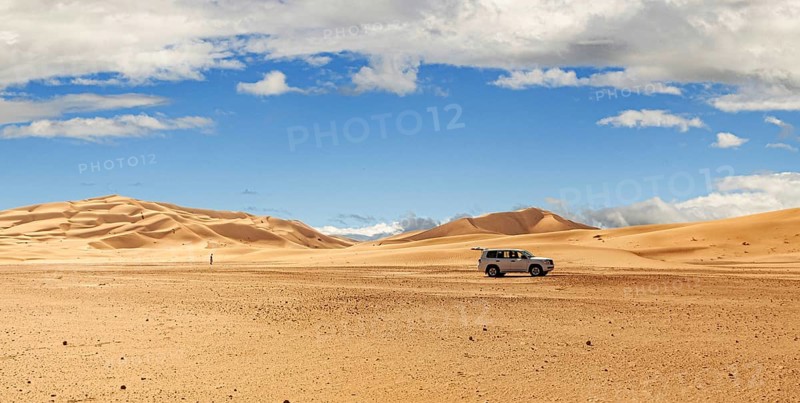 Offroad Jeep safari in the beautiful Omani Rub al-Chali Desert
