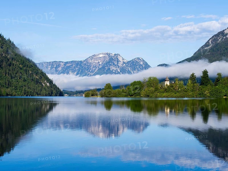 Morning atmosphere, reflection, early morning fog over the Grundlsee, Salzkammergut, Styria, Austria, Europe