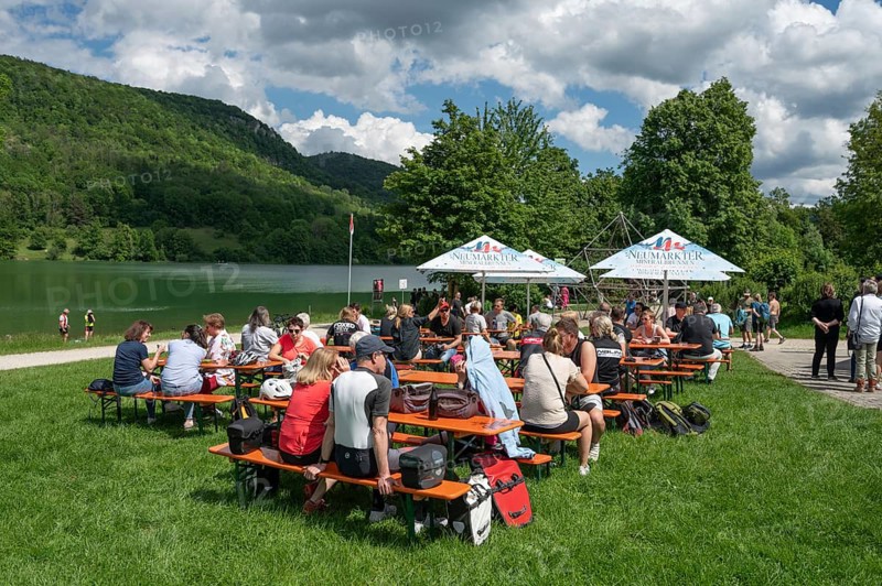 Guests in a garden at the Happburg reservoir, Happurg, Middle Franconia, Bavaria, Germany, Europe