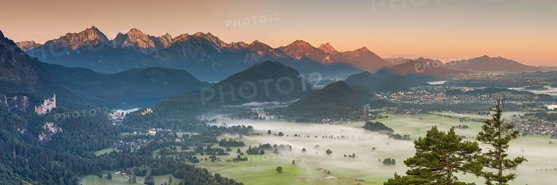Neuschwanstein Castle, Hohenschwangau near Füssen, Ostallgäu, Allgäu, Bavaria, Germany, Europe