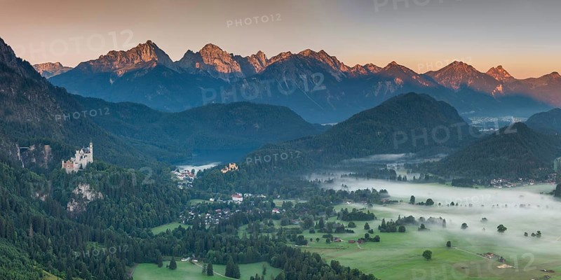 Neuschwanstein Castle, Hohenschwangau near Füssen, Ostallgäu, Allgäu, Bavaria, Germany, Europe