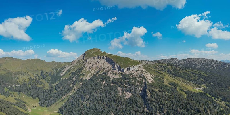 Mountain panorama from Wallmendinger Horn, 1990m, to Hoher Ifen, 2230m, Kleinwalsertal, Vorarlberg, Allgäu Alps, Austria, Europe