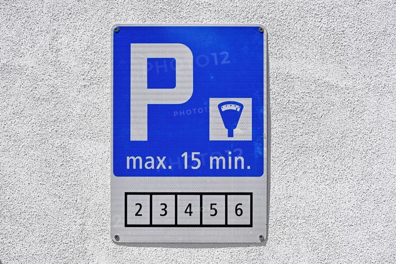 Parking sign max. fifteen minutes