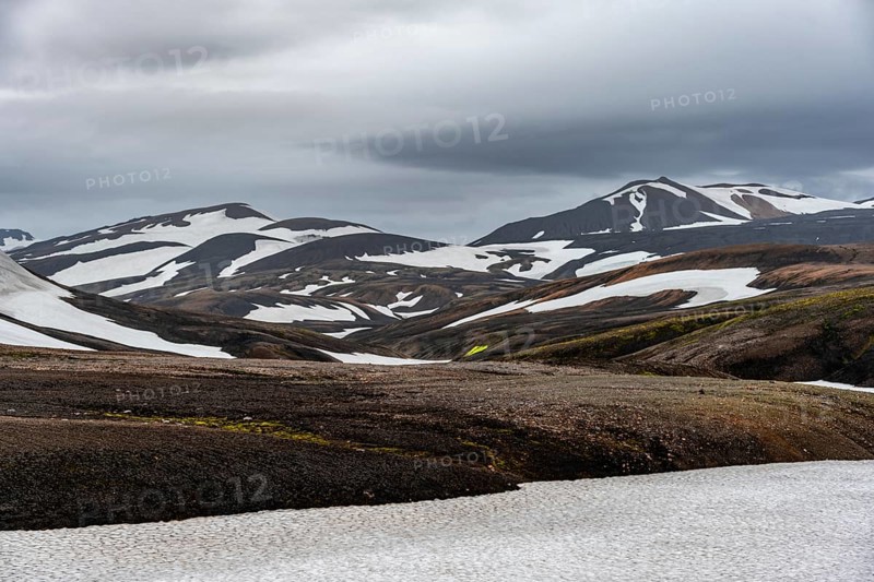 Volcanic landscape with hills and snow, Laugavegur trekking trail, Landmannalaugar, Fjallabak Nature Reserve, Icelandic Highlands, Sudurland, Iceland, Europe