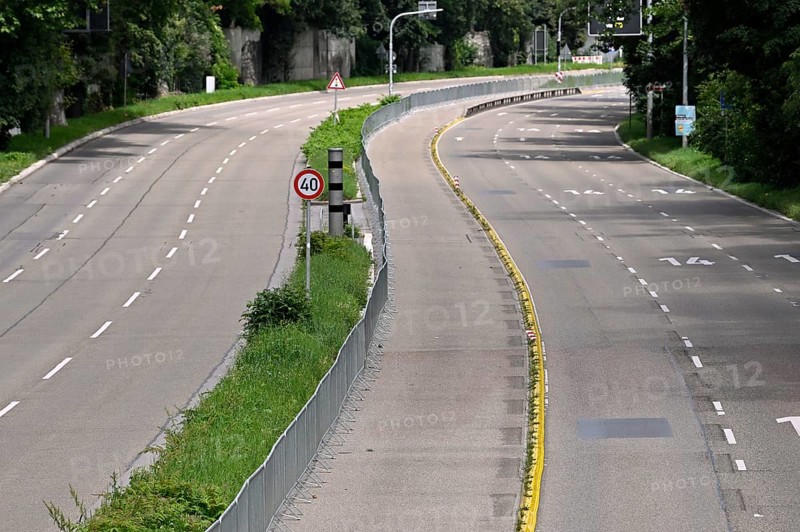 Bundesstrasse B14, Cannstatter Strasse, empty, closed, daytime, speed limit 40 km, Poliscan speed camera, Poliscan Speed, column speed camera, Vitronic, speed cameras for speed measurement, urban, Stuttgart, Baden-Württemberg, Germany, Europe