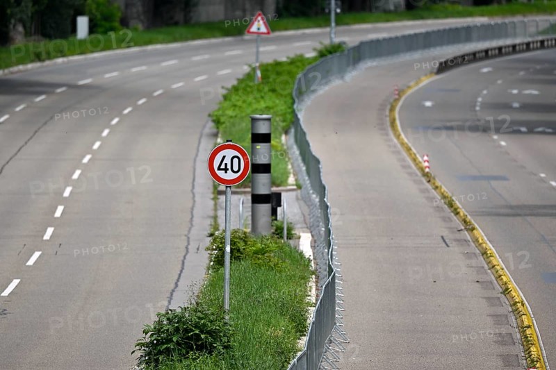 Bundesstrasse B14, Cannstatter Strasse, empty, closed, daytime, speed limit 40 km, Poliscan speed camera, Poliscan Speed, column speed camera, Vitronic, speed cameras for speed measurement, urban, Stuttgart, Baden-Württemberg, Germany, Europe