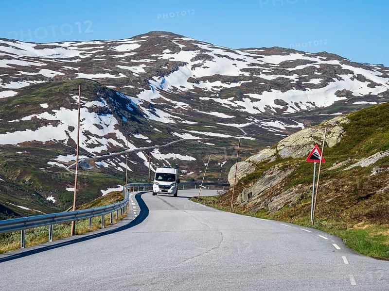 Mountain crossing Sognefjellsvegen, mountain pass over the Sognefjellet, touristic road, at Nedre Oscarshaug viewpoint, Norway, Europe