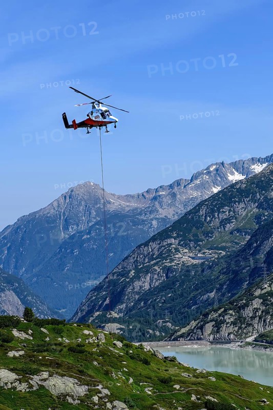 Helicopter Helicopter K-1200 K-Max from manufacturer Kaman Aerospace with Flettner double rotor developed by Anton Flettner Double rotor for transporting external loads here in use during construction of new dam for enlargement of Grimselsee reservoir Replacement dam Spitallamm on the Grimsel in the Bernese Oberland, Guttanen, Canton Bern, Switzerland, Europe