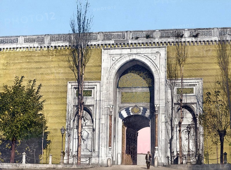 Royal Gate at the Topkapi Palace in Constantinople, today Istanbul, Turkey, Historical, digitally restored reproduction from a 19th century original, Record date not stated, Asia