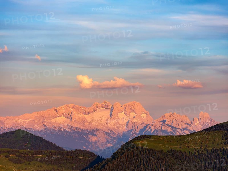 Massif of the High Dachstein with Gosau glacier in the evening light, on the right the Bischofsmütze, Upper Austria, Styria, Austria, Europe
